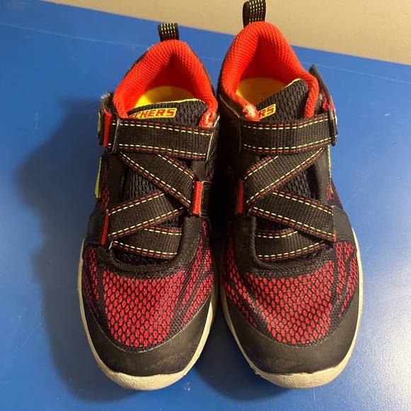 Sketchers light up kids sneakers size 1 - Picture 3 of 9